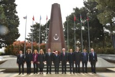 Türkiye, Northern Cyprus parliamentary reps pay tribute at Azerbaijan’s memorial sites (PHOTO)