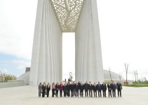 Türkiye, Northern Cyprus parliamentary reps pay tribute at Azerbaijan’s memorial sites (PHOTO)