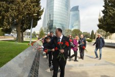 Türkiye, Northern Cyprus parliamentary reps pay tribute at Azerbaijan’s memorial sites (PHOTO)
