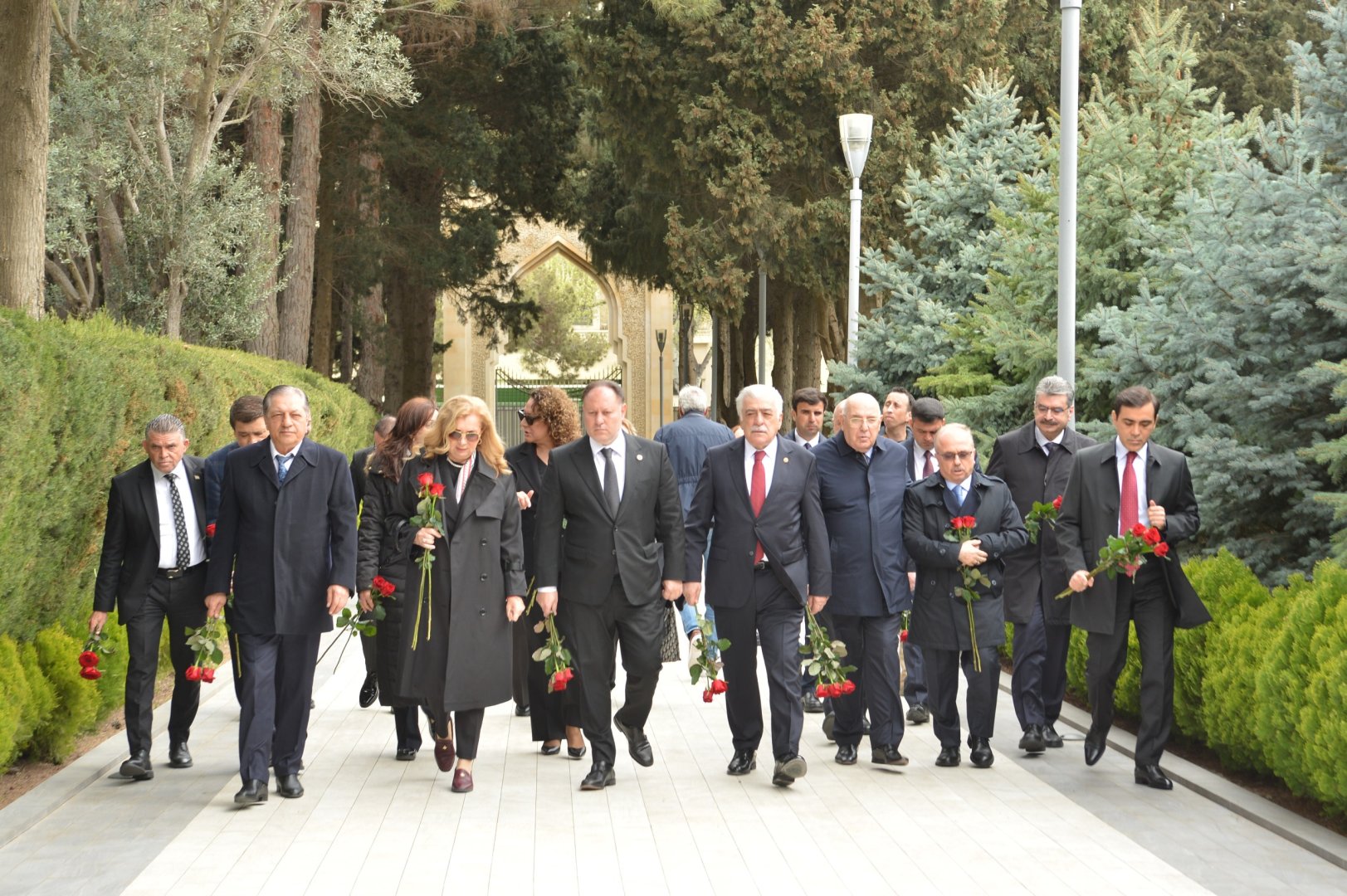 Türkiye, Northern Cyprus parliamentary reps pay tribute at Azerbaijan’s memorial sites (PHOTO)