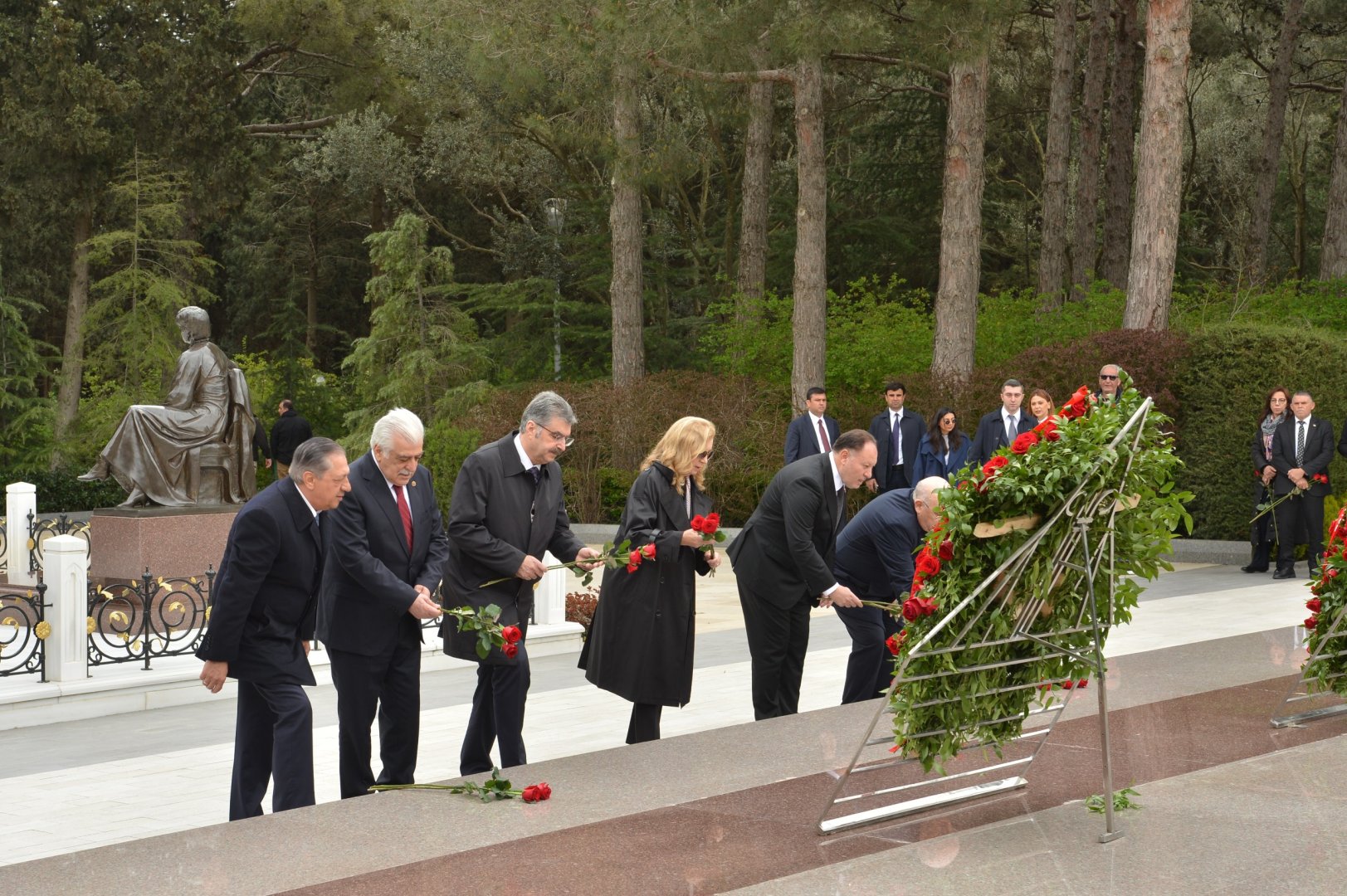 Türkiye, Northern Cyprus parliamentary reps pay tribute at Azerbaijan’s memorial sites (PHOTO)