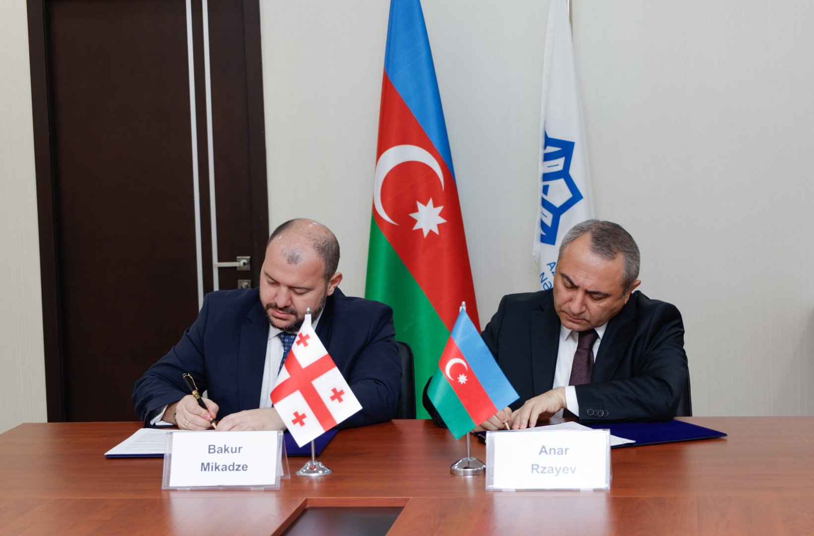 Azerbaijan, Georgia forge key deal on enhanced transit shipment permits (PHOTO)