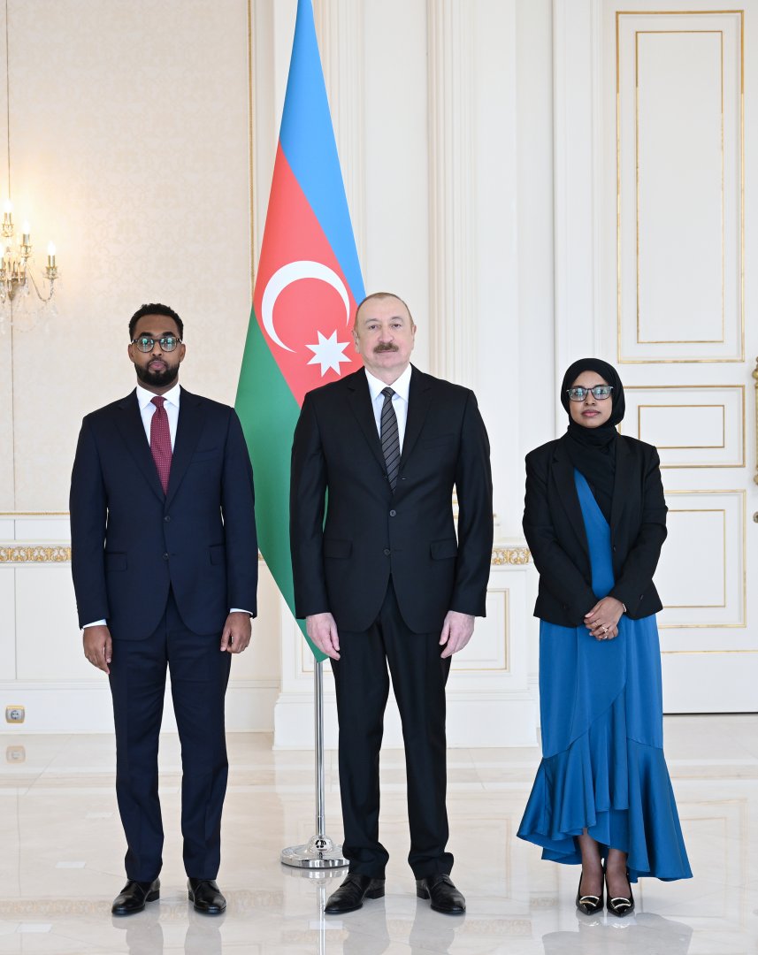 President Ilham Aliyev receives newly appointed ambassador of Somalia to Azerbaijan (PHOTO/VIDEO)