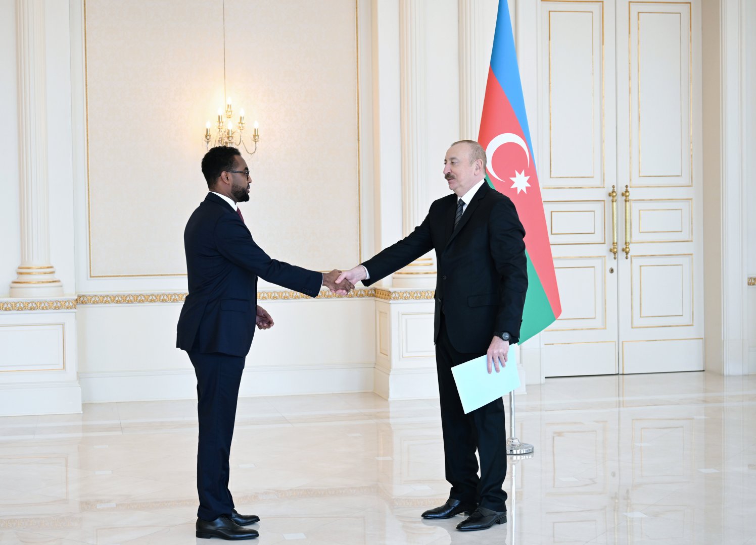 President Ilham Aliyev receives newly appointed ambassador of Somalia to Azerbaijan (PHOTO)