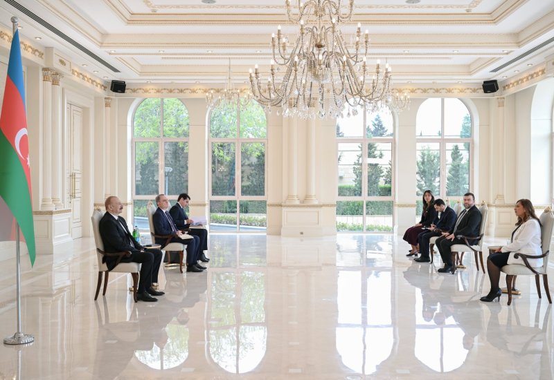 President Ilham Aliyev receives newly appointed ambassador of Colombia to Azerbaijan (PHOTO)