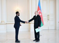 President Ilham Aliyev receives newly appointed ambassador of Somalia to Azerbaijan (PHOTO/VIDEO)