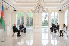 President Ilham Aliyev receives newly appointed ambassador of Colombia to Azerbaijan (PHOTO/VIDEO)