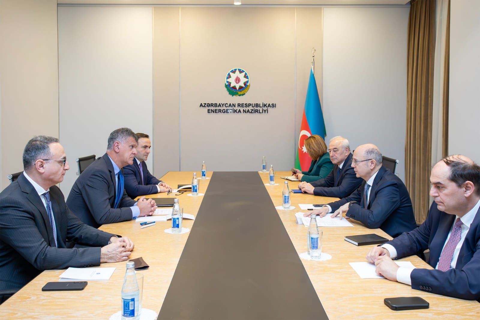 Azerbaijan discusses development of oil and gas production capacity with bp