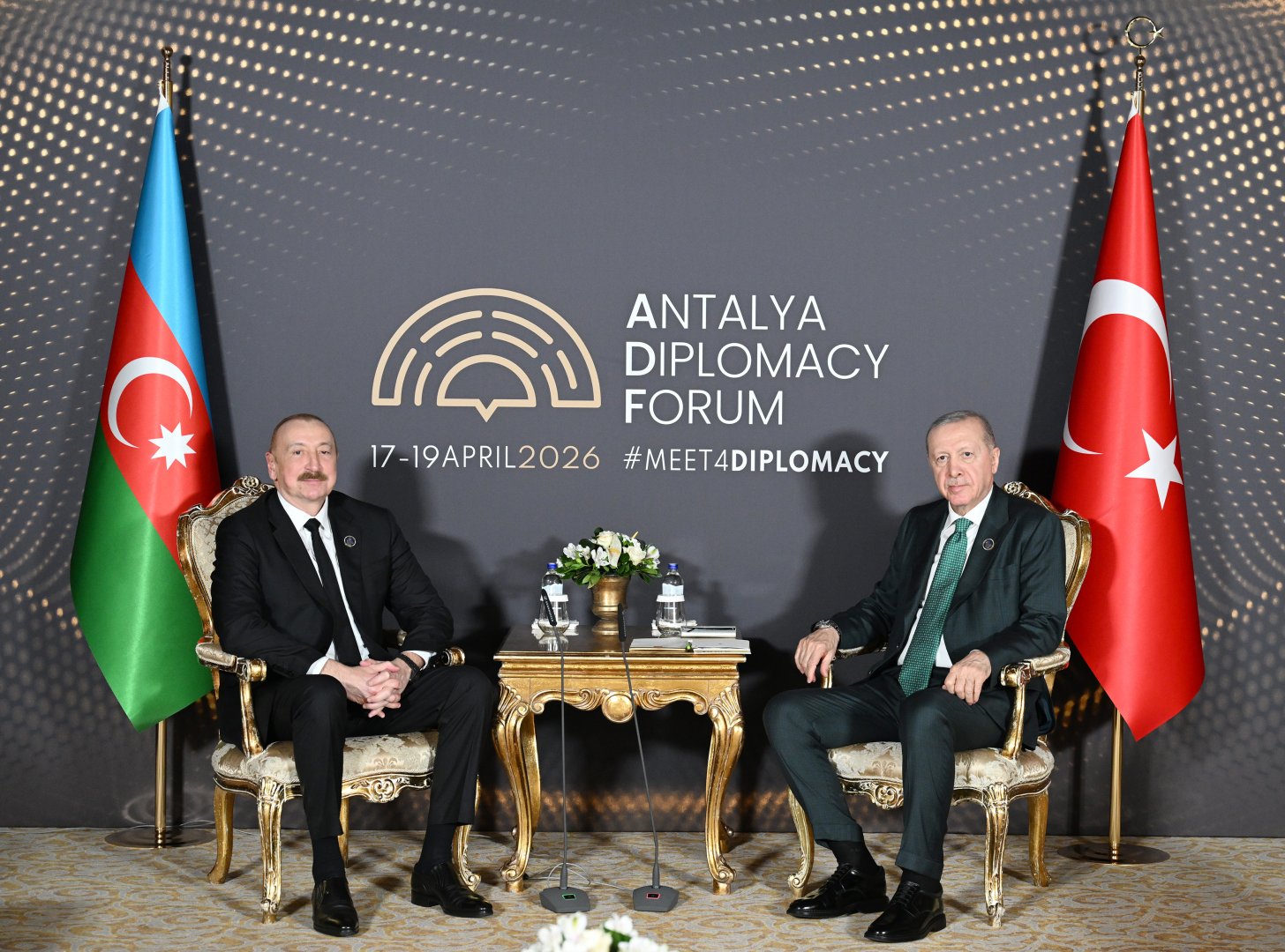 President Ilham Aliyev and Turkish President Recep Tayyip Erdogan meet in Antalya (PHOTO/VIDEO)