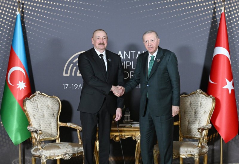 President Ilham Aliyev and Turkish President Recep Tayyip Erdogan meet in Antalya (PHOTO)