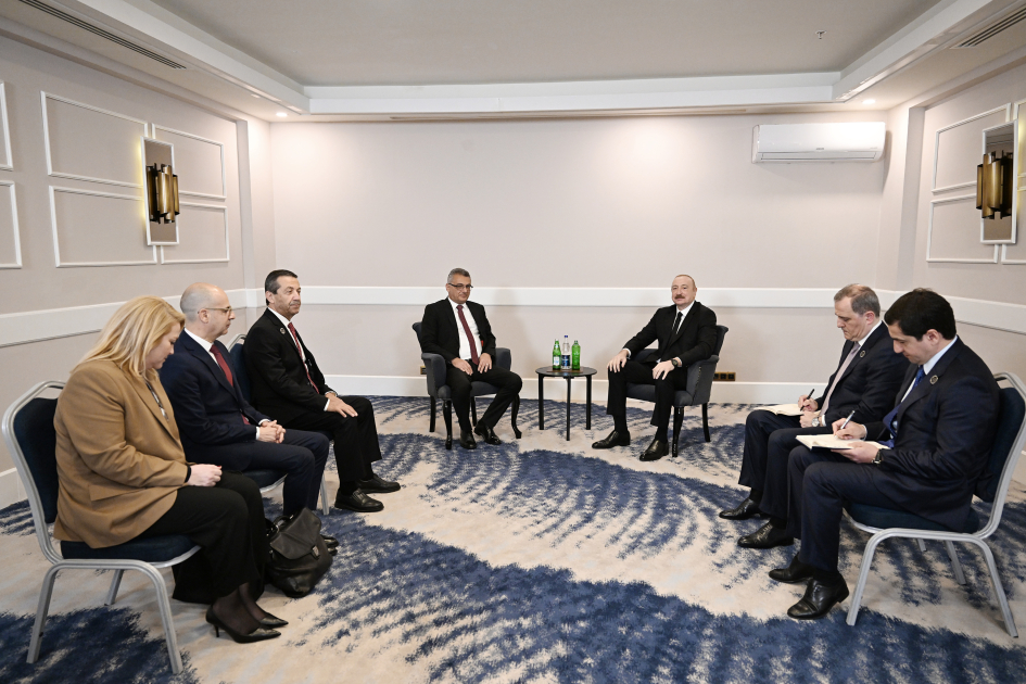 President Ilham Aliyev meets with President of Northern Cyprus in Antalya (PHOTO)