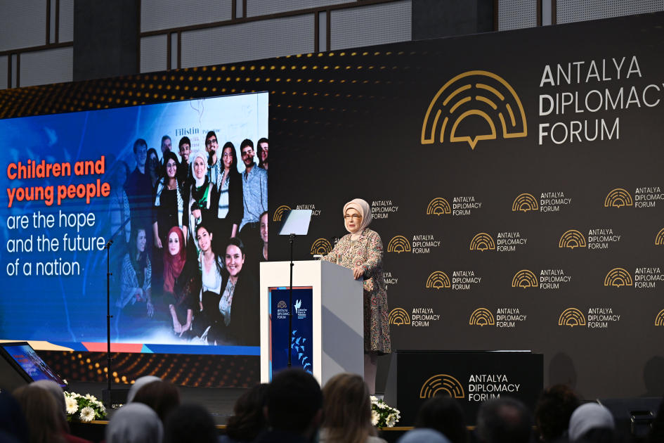 First Lady Mehriban Aliyeva attends panel session on “United for Peace in Palestine: Confronting Scholasticide, Protecting Future” in Antalya (PHOTO)