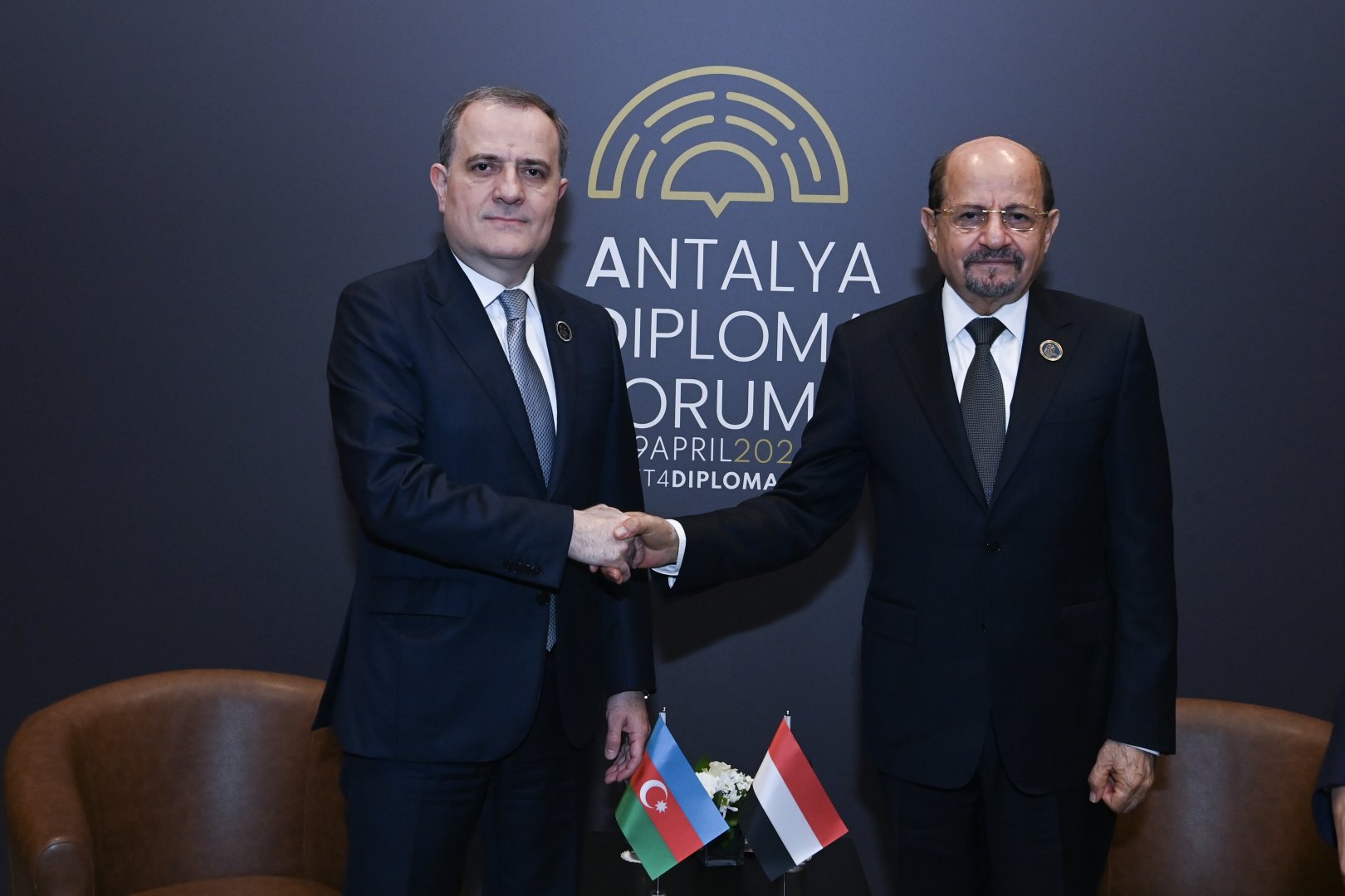 Azerbaijani FM discusses regional security issues with Prime Minister of Yemen (PHOTO)