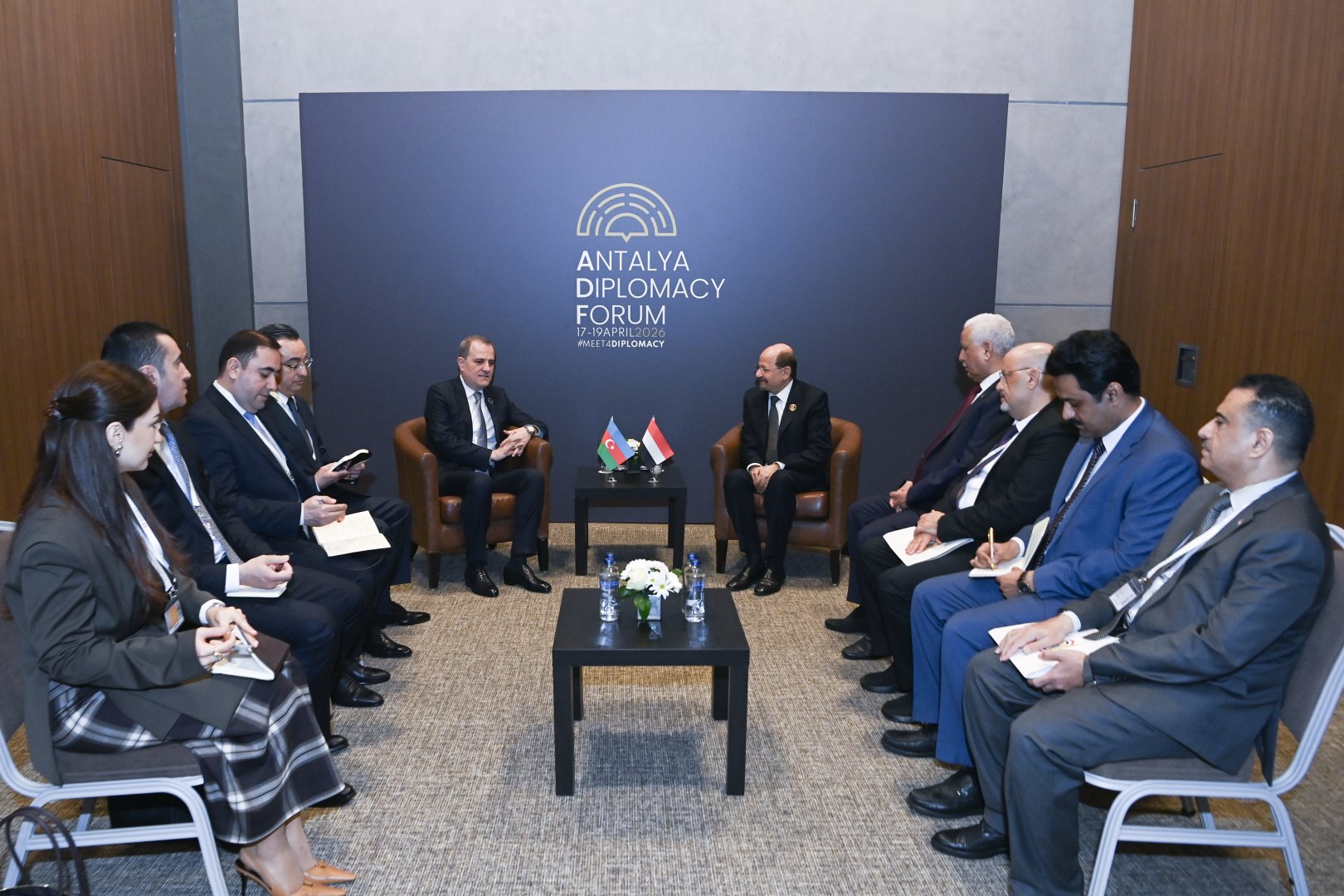 Azerbaijani FM discusses regional security issues with Prime Minister of Yemen (PHOTO)
