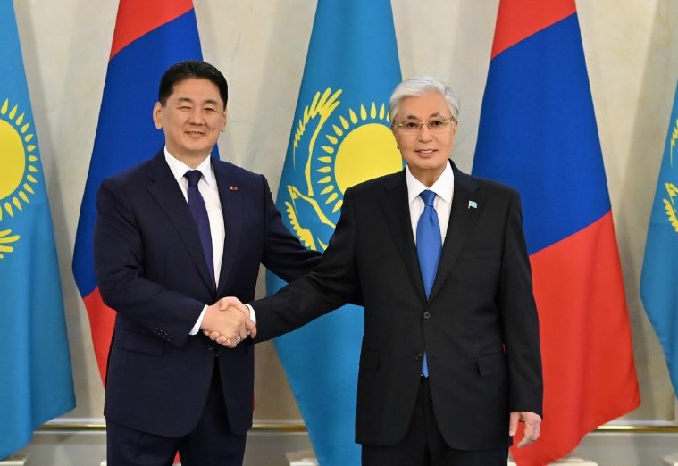 Presidents of Kazakhstan, Mongolia hold narrow-format talks in Astana