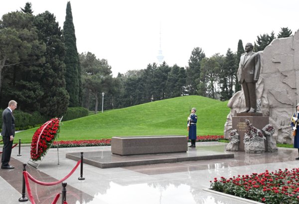 Latvian President Edgars Rinkēvičs pays tribute to National Leader Heydar Aliyev in Alley of Honors (PHOTO)