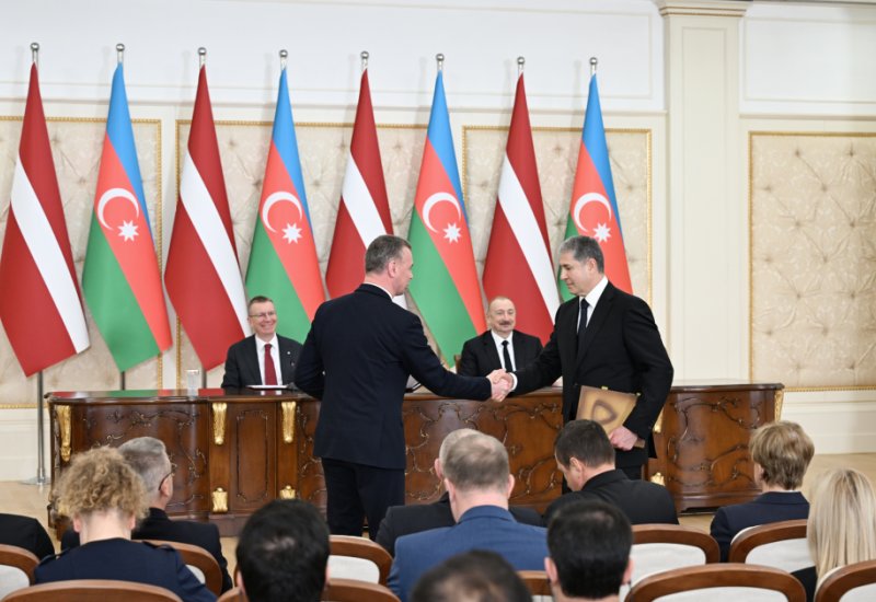 Azerbaijan and Latvia exchange documents (PHOTO)