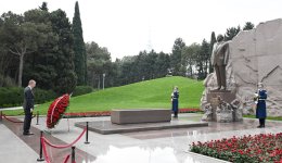 Latvian President Edgars Rinkēvičs pays tribute to National Leader Heydar Aliyev in Alley of Honors (PHOTO)
