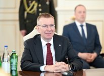 President Ilham Aliyev holds expanded meeting with Latvian President (PHOTO)
