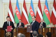 Azerbaijan and Latvia exchange documents (PHOTO)
