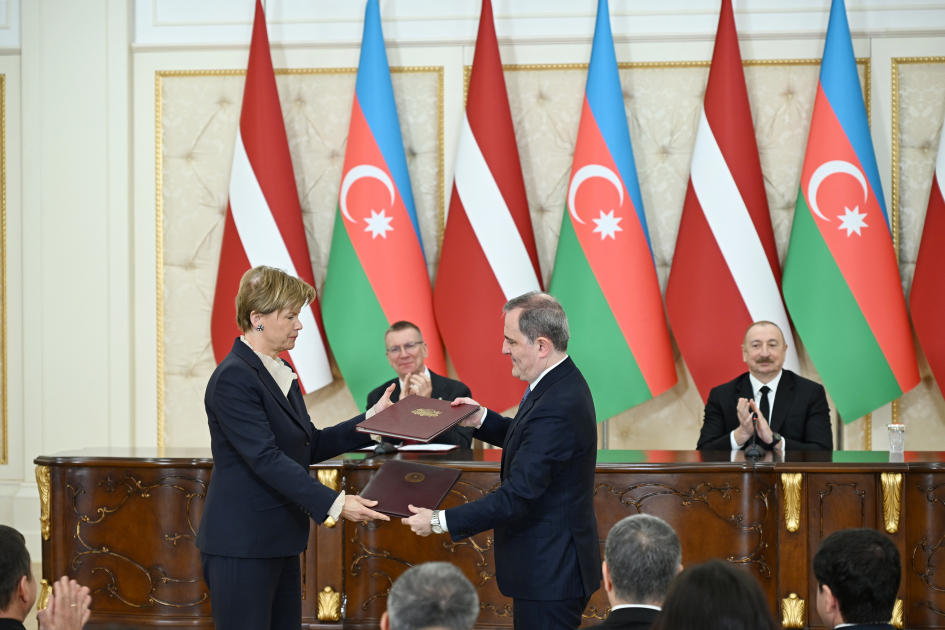 Azerbaijan and Latvia exchange documents (PHOTO)