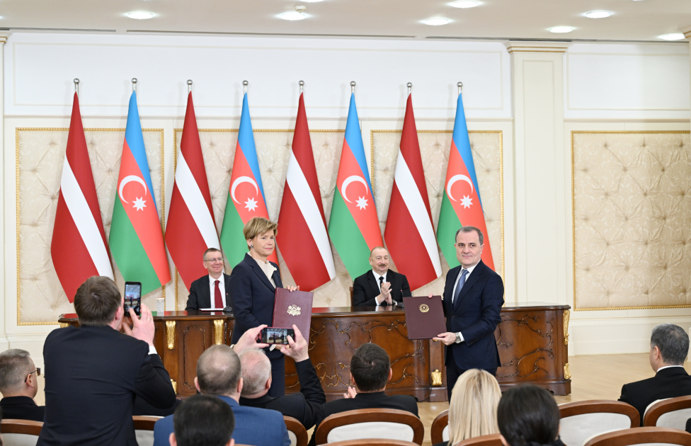 Azerbaijan and Latvia exchange documents (PHOTO)
