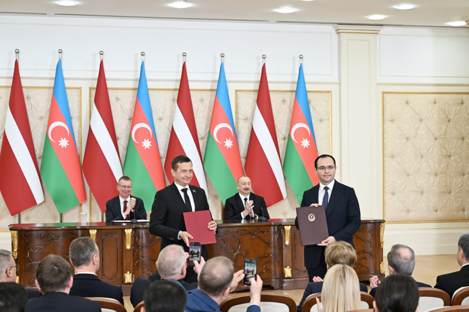 Azerbaijan and Latvia exchange documents (PHOTO)