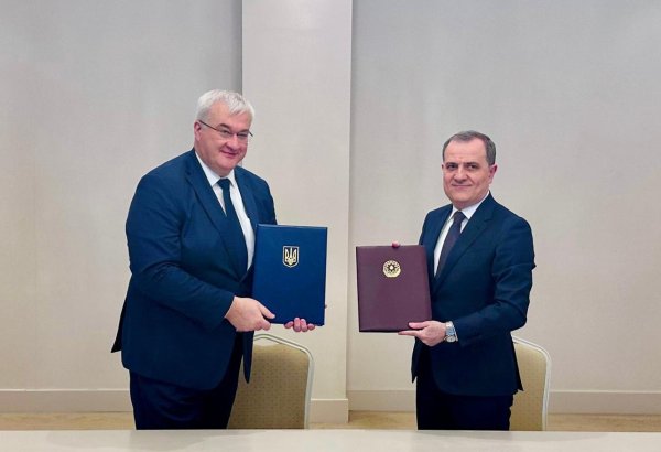 Azerbaijan, Ukraine FMs sign Legal Assistance Agreement (PHOTO)