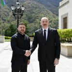 President Ilham Aliyev holds one-on-one meeting with President of Ukraine (PHOTO/VIDEO)