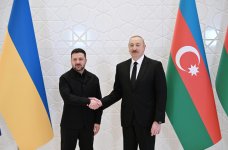 President Ilham Aliyev holds one-on-one meeting with President of Ukraine (PHOTO/VIDEO)
