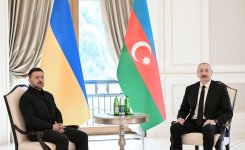 President Ilham Aliyev holds one-on-one meeting with President of Ukraine (PHOTO/VIDEO)