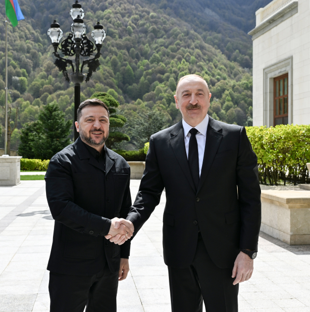 President Ilham Aliyev holds one-on-one meeting with President of Ukraine (PHOTO/VIDEO)