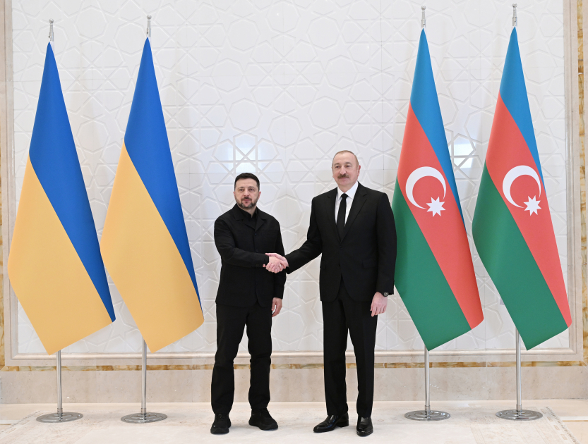 President Ilham Aliyev holds one-on-one meeting with President of Ukraine (PHOTO/VIDEO)