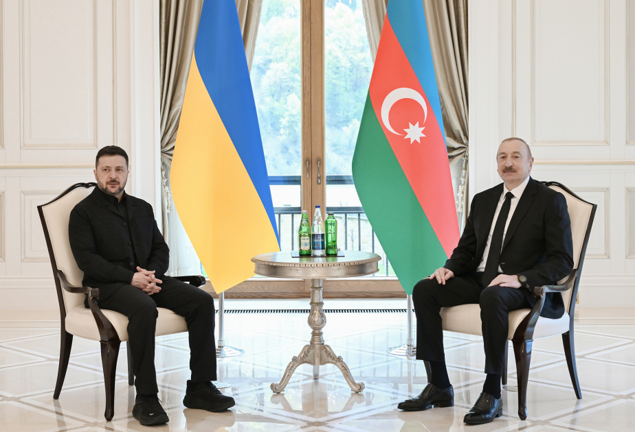 President Ilham Aliyev holds one-on-one meeting with President of Ukraine (PHOTO/VIDEO)