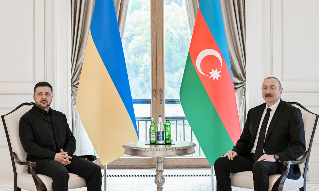 President Ilham Aliyev holds one-on-one meeting with President of Ukraine (PHOTO/VIDEO)