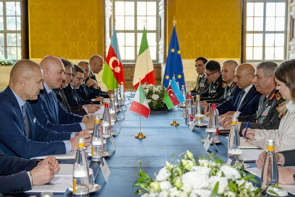 Azerbaijan Defense Minister pays official visit to Italy (PHOTO)