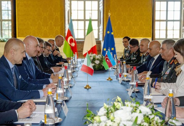 Azerbaijan Defense Minister pays official visit to Italy (PHOTO)
