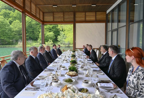 Official luncheon hosted in honor of Czech Prime Minister on behalf of President Ilham Aliyev (PHOTO/VIDEO)
