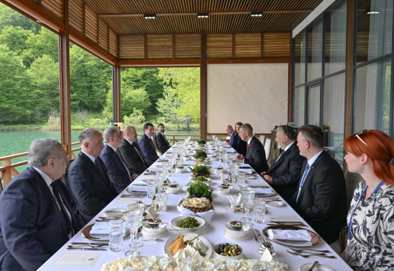 Official luncheon hosted in honor of Czech Prime Minister on behalf of President Ilham Aliyev (PHOTO)