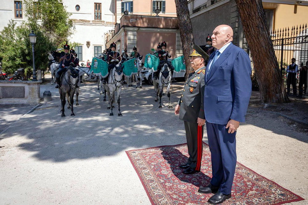Azerbaijan Defense Minister pays official visit to Italy (PHOTO)
