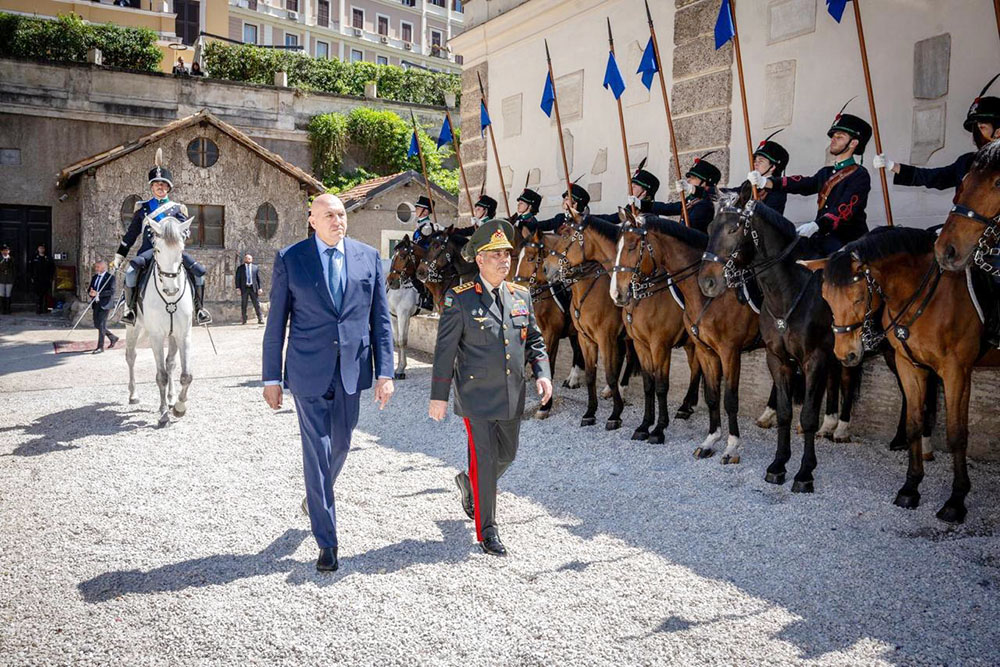 Azerbaijan Defense Minister pays official visit to Italy (PHOTO)