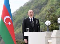 President Ilham Aliyev, Czech Prime Minister make press statements (PHOTO)