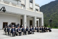 President Ilham Aliyev, Czech Prime Minister make press statements (PHOTO)