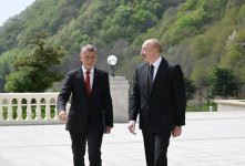 President Ilham Aliyev, Czech Prime Minister make press statements (PHOTO)