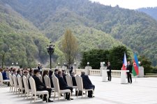 President Ilham Aliyev, Czech Prime Minister make press statements (PHOTO)