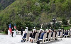 President Ilham Aliyev, Czech Prime Minister make press statements (PHOTO)