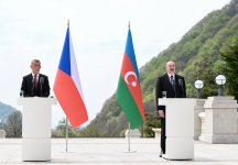 President Ilham Aliyev, Czech Prime Minister make press statements (PHOTO)