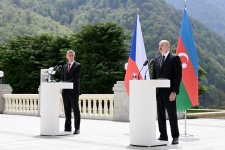 President Ilham Aliyev, Czech Prime Minister make press statements (PHOTO)