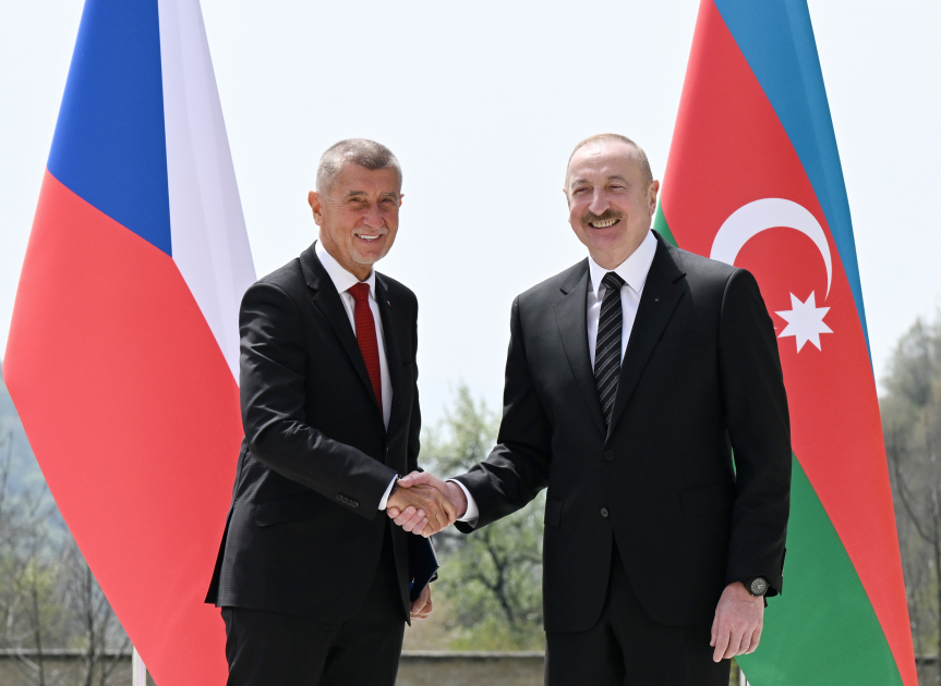 President Ilham Aliyev, Czech Prime Minister make press statements (PHOTO)