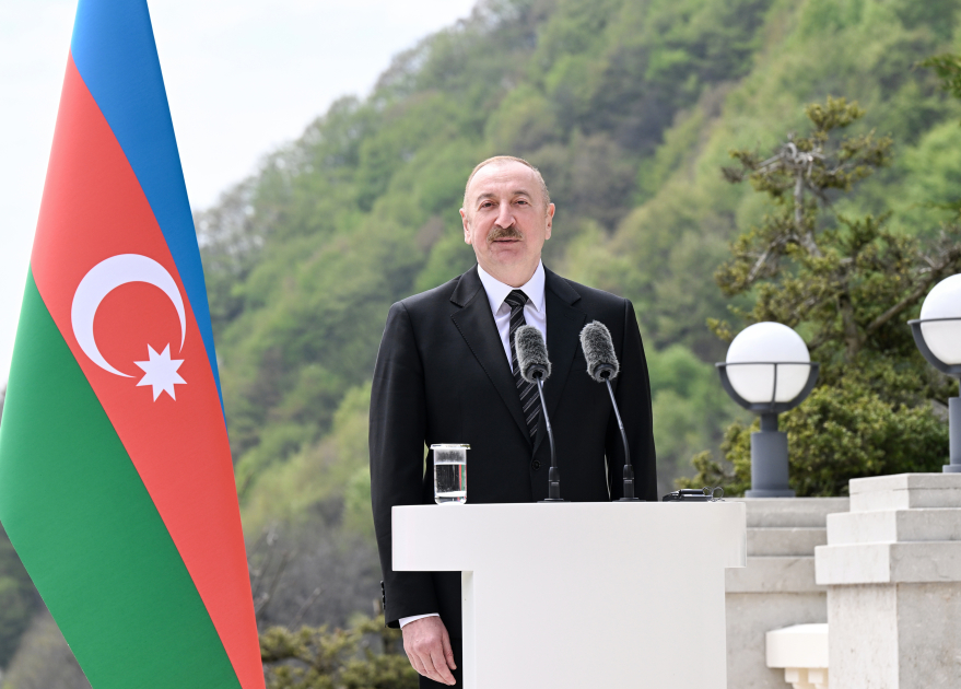 President Ilham Aliyev, Czech Prime Minister make press statements (PHOTO)